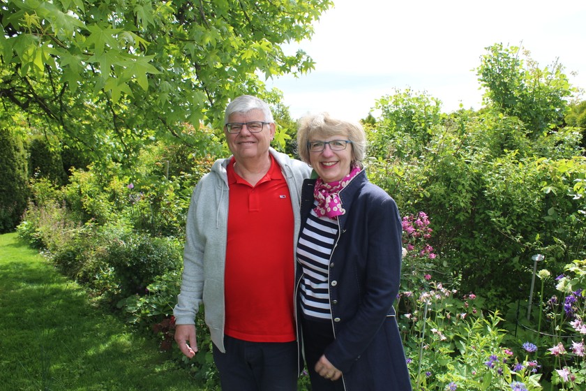 Dans le cadre des «Journées portes ouvertes au jardin», Margrit Simon (58 ans) et son mari Andrea C. Mazzocco (64 ans) ouvrent les portes de leur jardin à Rapperswil-Jona (SG).