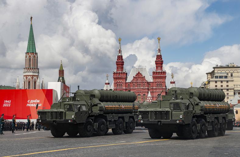 Parada wojskowa w Moskwie z okazji Dnia Zwycięstwa - system rakiet ziemia-powietrze S-400 Triumf 