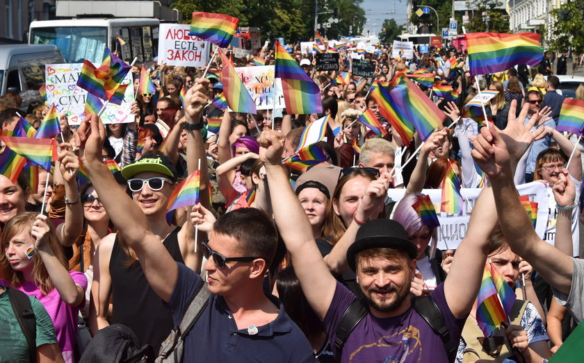 Tysiące policjantów pilnowały gejów