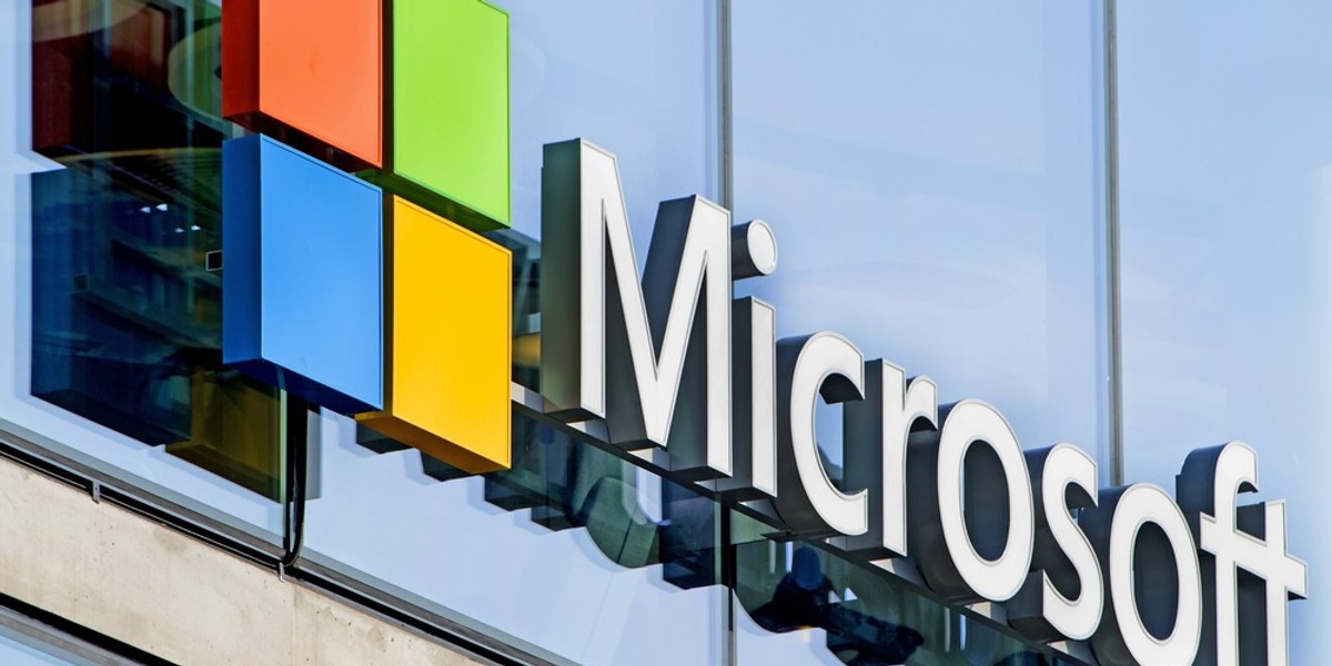 Microsoft zaoferuje pakiet, którego częścią będzie stworzona przez firmę wersja Linuksa