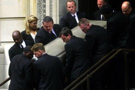 UDALA SE SA 15, POGINULA SA 22 GODINE! VRBOVALI je kao dete, duplo stariji reper spavao sa njom dok je bila MALOLETNA, a onda je zapala za oko DŽEJ ZIJU