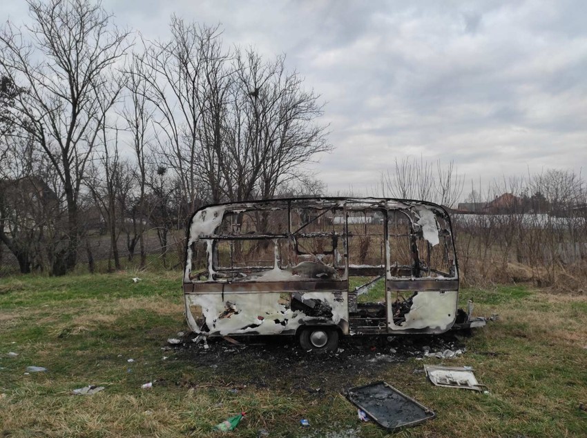 Izgorela kamp-prikolica