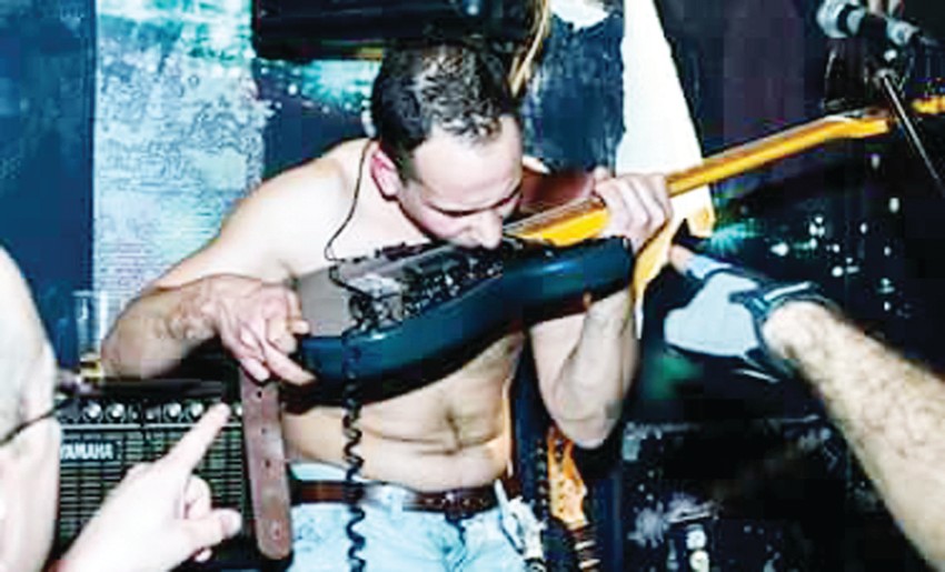 Ostavljao muziku, pa joj se vratio: Marko Perić svira rok, ali i starogradske melodije