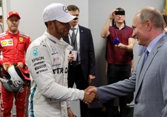 Formuła 1: Trzeci triumf Lewisa Hamiltona w Rosji. Na mecie gratulował mu Władimir Putin