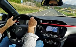 Opel Corsa to najlepszy samochód 2020 roku. Zostawił w pokonanym polu modne SUV-y