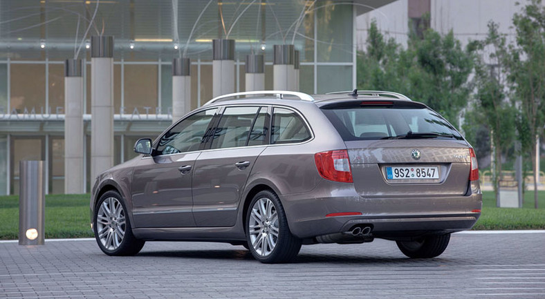 Škoda Superb Combi: facelifting z diodami, common rail w 2010 roku