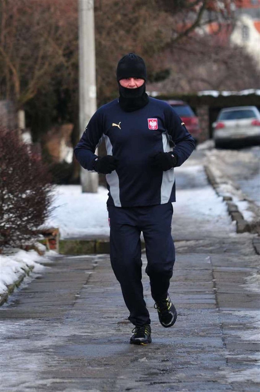 73 frajerów złożyło się na jogging premiera