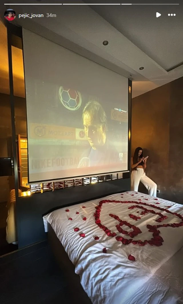 KREVET POSUT LATICAMA I FUDBAL NA BIOSKOPSKOM PLATNU: Malom Peji je Ena Čolić ispunila sve muške snove!