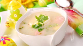 Barszcz biały na Wielkanoc. Delikatniejszy niż żurek, ale wymagający precyzji