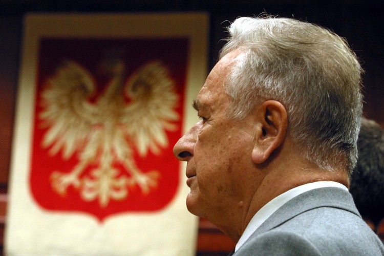 Czesław Kiszczak w 2004 roku przed sądem, w procesie o przyczynienie się do śmierci 9 górników w czasie pacyfikacji kopalni 'Wujek' w 1981 roku