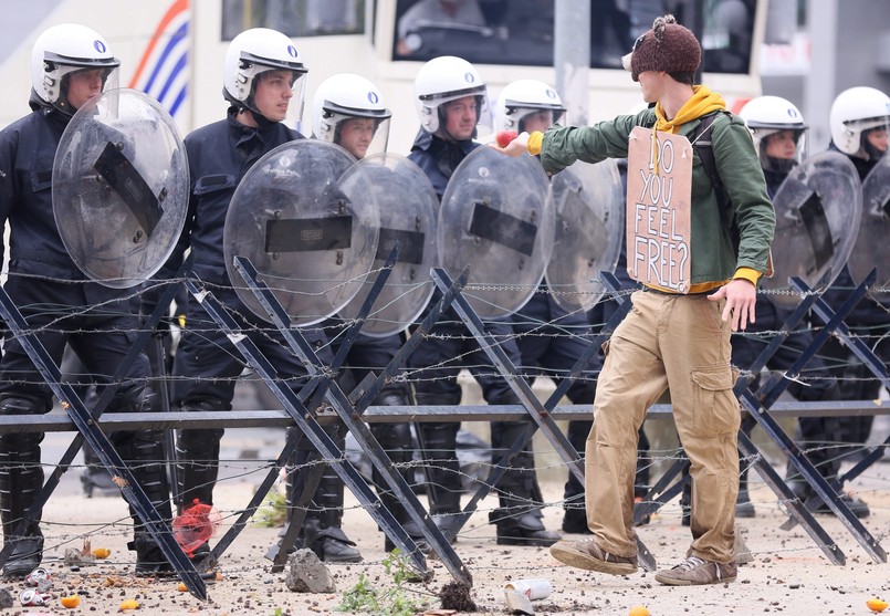 „Inwestycje, dobre miejsca pracy, równość” - to hasła demonstracji zorganizowanej w Brukseli przez Europejską Konfederację Związków Zawodowych. Zdaniem organizatorów wzięło w niej udział około 50 tysięcy osób, w tym ponad 400 Polaków. Manifestacja była częścią kampanii „Nowa droga do Europy”.