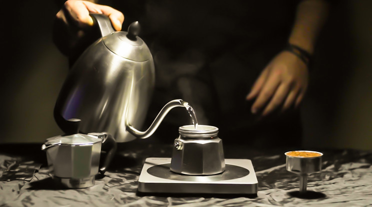 A régi típusú kávéfőzőben készíthetjük otthon a legjobb kávét / Fotó: Shutterstock 