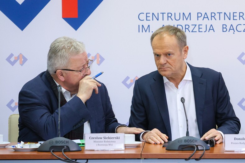 Minister rolnictwa Czesław Siekierski i premier Donald Tusk. Szczyt Rolniczy w Warszawie, 9 marca 2024 r.