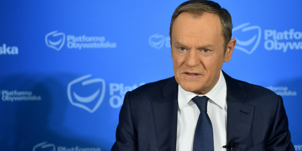 Donald Tusk bohaterem "Wiadomości". Po sieci zaczął krążyć dowcip.