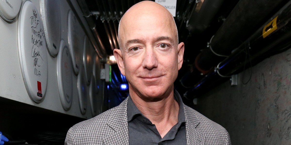 Jeff Bezos w poniedziałek zrezygnował z funkcji prezesa Amazona.