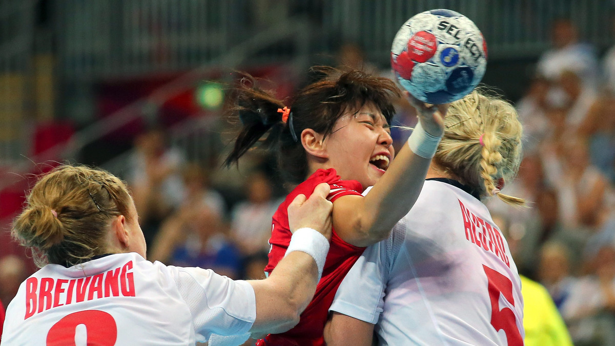 Reprezentacja Norwegii kobiet wygrała z Koreą Południową 31:25 w półfinale turnieju piłki ręcznej podczas igrzysk olimpijskich w Londynie. W finale zmierzą się ze zwycięzcą pary Czarnogóra - Hiszpania.