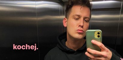 Popularny influencer opowiedział na antenie Telewizji Polskiej o związku z mężczyzną. "Po to się chodzi do TVP"