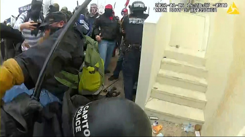 Scena sa video snimka upada u Kapitol hil prikazana na saslušanju