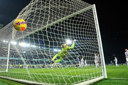 Szczęsny skapitulował po strzale z około 30. metrów [WIDEO]