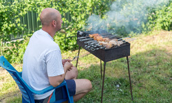 Kto nie powinien jeść potraw z grilla? Te osoby mają zakaz