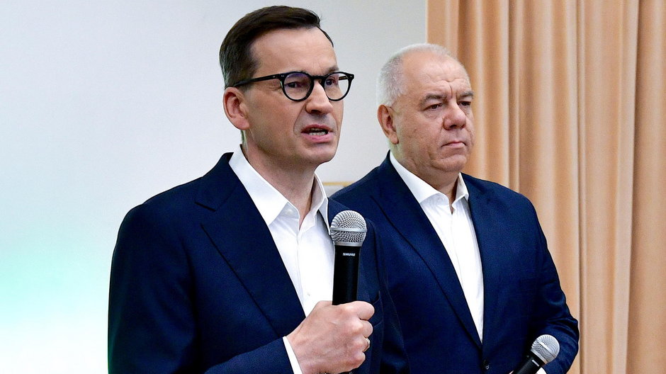 Mateusz Morawiecki i Jacek Sasin znaleźli się pod lipą Najwyższej Izby Kontroli