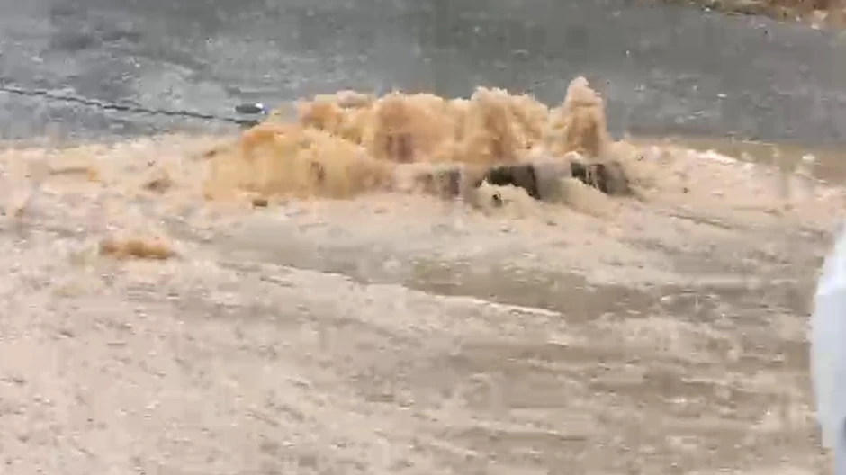 Voda izbija iz šahti u Novom Pazaru