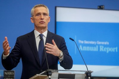Stoltenberg: Rosyjskie oddziały nie wycofują się z Ukrainy, lecz przegrupowują