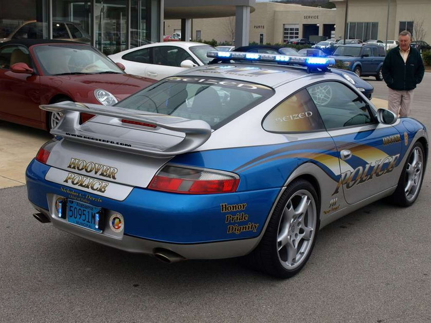 Policjanci zabrali porsche i nim jeżdżą