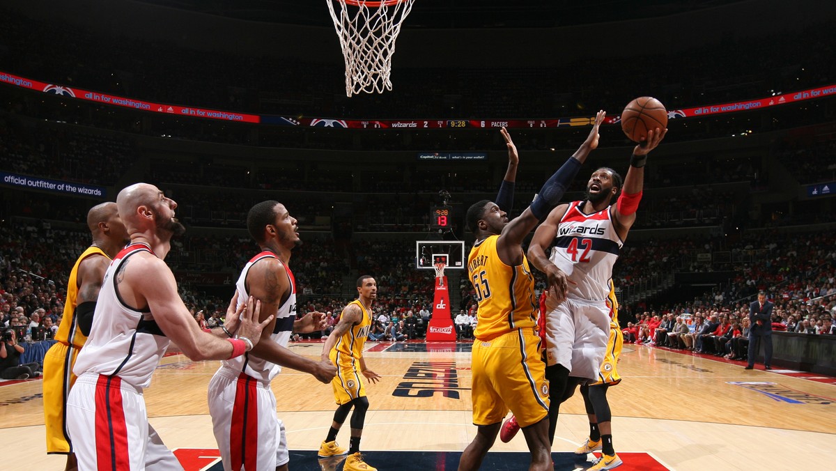 Washington Wizards przegrali z Indiana Pacers 92:95 i stan rywalizacji w półfinale konferencji wynosi już 3-1 dla koszykarzy z Indianapolis. Marcin Gortat nie poprawił się względem ostatniego spotkania, znów zagrał słabo i zdobył tylko dwa punkty. Wizards są już tylko jedną porażkę od odpadnięcia z play-off.