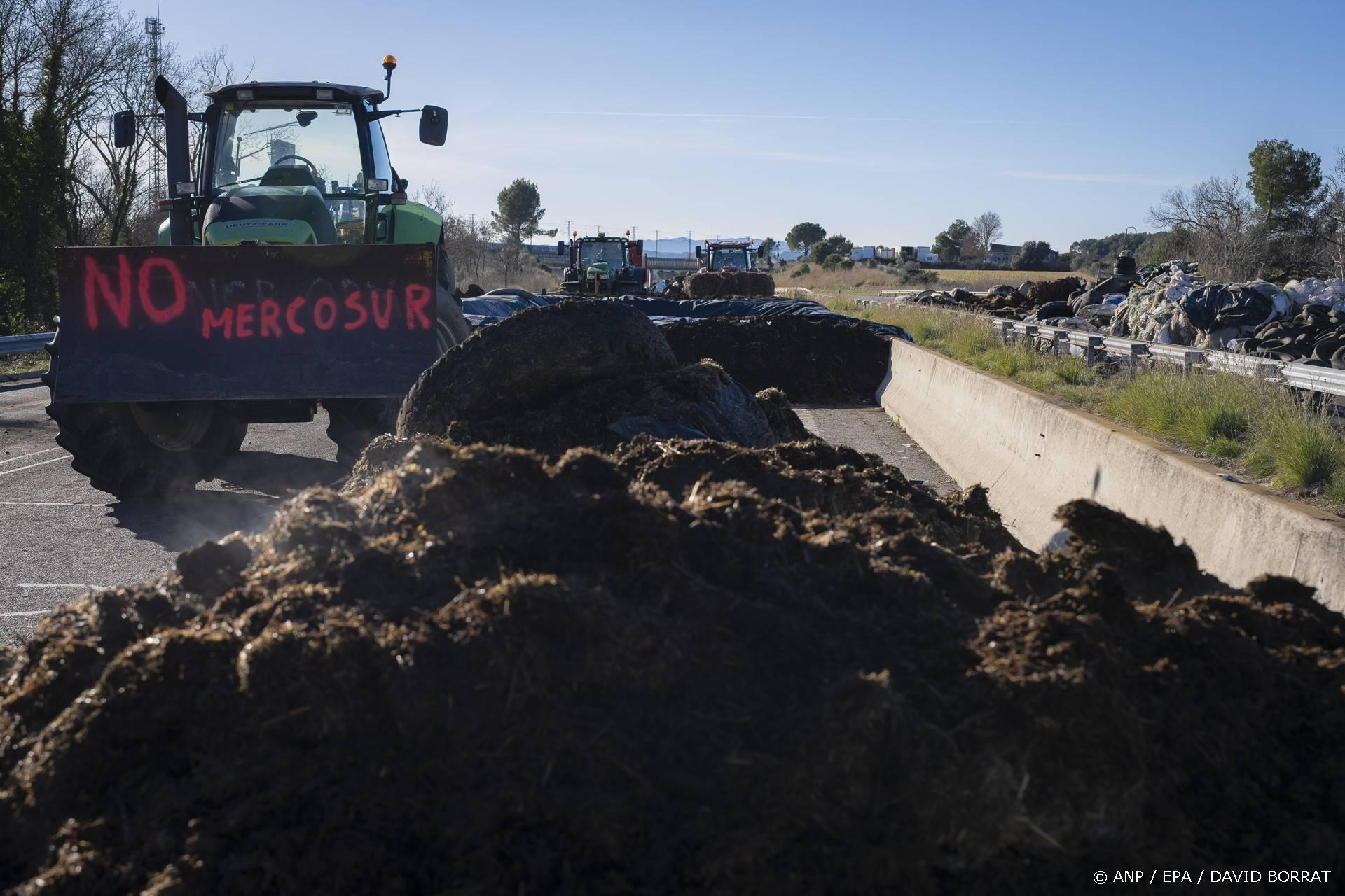 Ook Nederland stemde in: Belgische boeren blokkeren E411 en E19