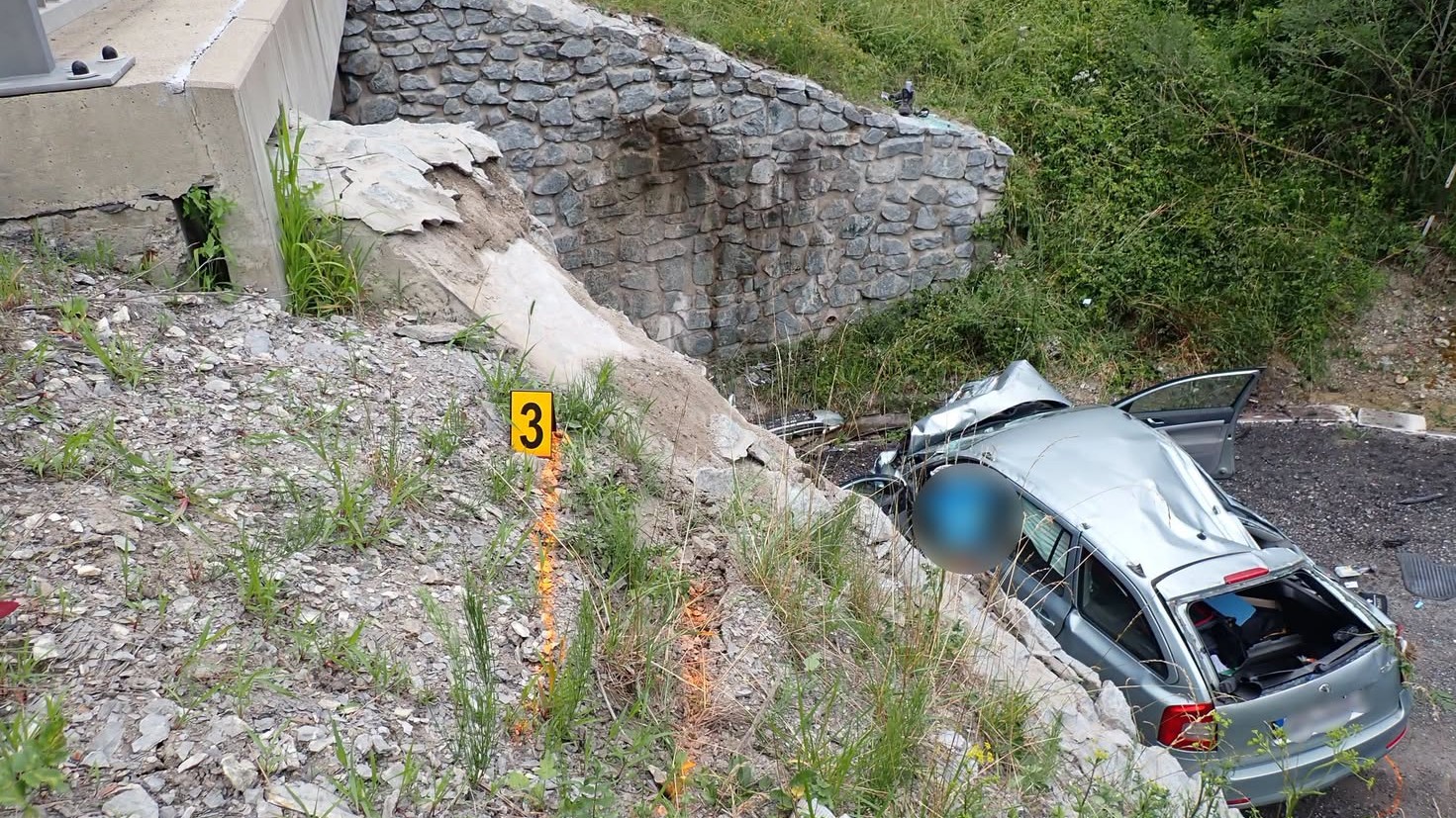 Tragická dopravná nehoda pri obci Jasenová si vyžiadala život vodiča