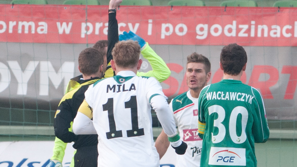 GKS Bełchatów niespodziewanie pokonał na własnym stadionie mistrzów Polski - Śląsk Wrocław - 1:0 (0:0) w drugim sobotnim meczu 20. kolejki T-Mobile Ekstraklasy. (fot. PAP/ Grzegorz Michałowski)