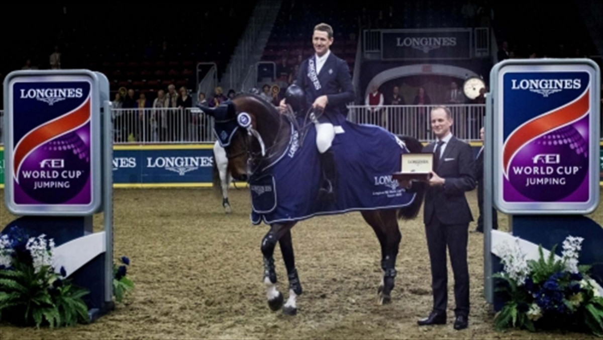 Amerykanin McLain Ward czwarty raz z rzędu wygrał zawody Pucharu Świata Ameryki Północnej dla wschodniego wybrzeża w skokach przez przeszkody w Toronto, liderem klasyfikacji generalnej nadal jest Kent Farrington.