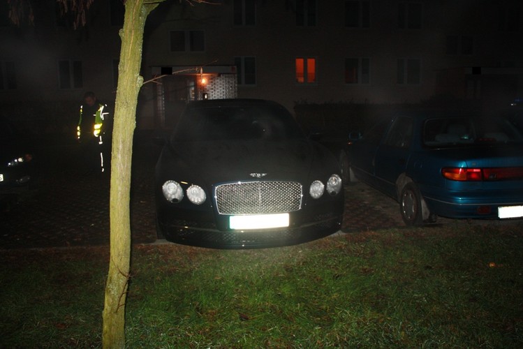 Polacy ukradli nowe modele Bentleya z salonu w Berlinie