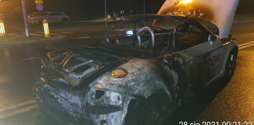 Na warszawskich Bielanach spłonęło Audi TT Cabrio. Kierowca jechał z przerażającą prędkością!