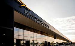 Lotnisko w Radomiu świeci pustkami, pracownicy boją się o pracę