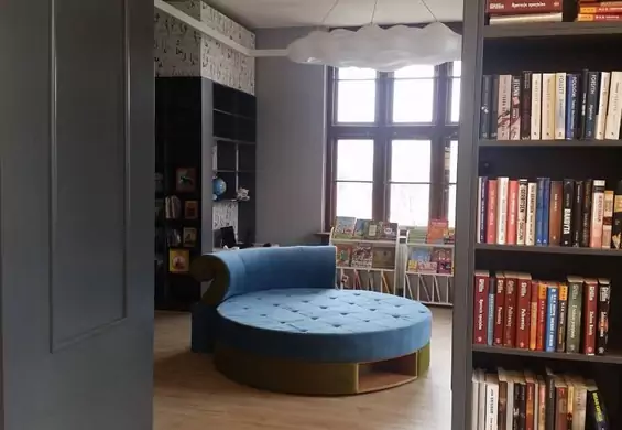 Zachwycający design biblioteki na wrocławskim dworcu. Aż chce się czytać