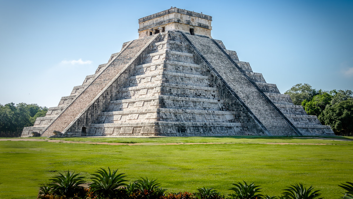 W tym miesiącu archeolodzy w Meksyku odsłonią zawalone wejście do sekretnego tunelu. Prowadzi pod piramidę wybudowaną przez antycznych Majów - informuje CNN.