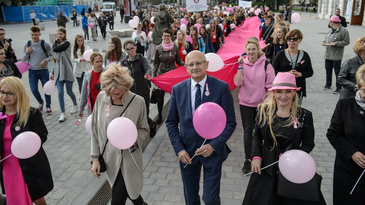 Po raz dwudziesty w Lublinie odbył się Marsz Różowej Wstążki. Wzięło w nim udział kilkaset osób, które wyraziły wsparcie dla chorych osób i zachęcały do częstszych badań. Przed Ratuszem stanęły namioty, w których można było zapisać się na badania.