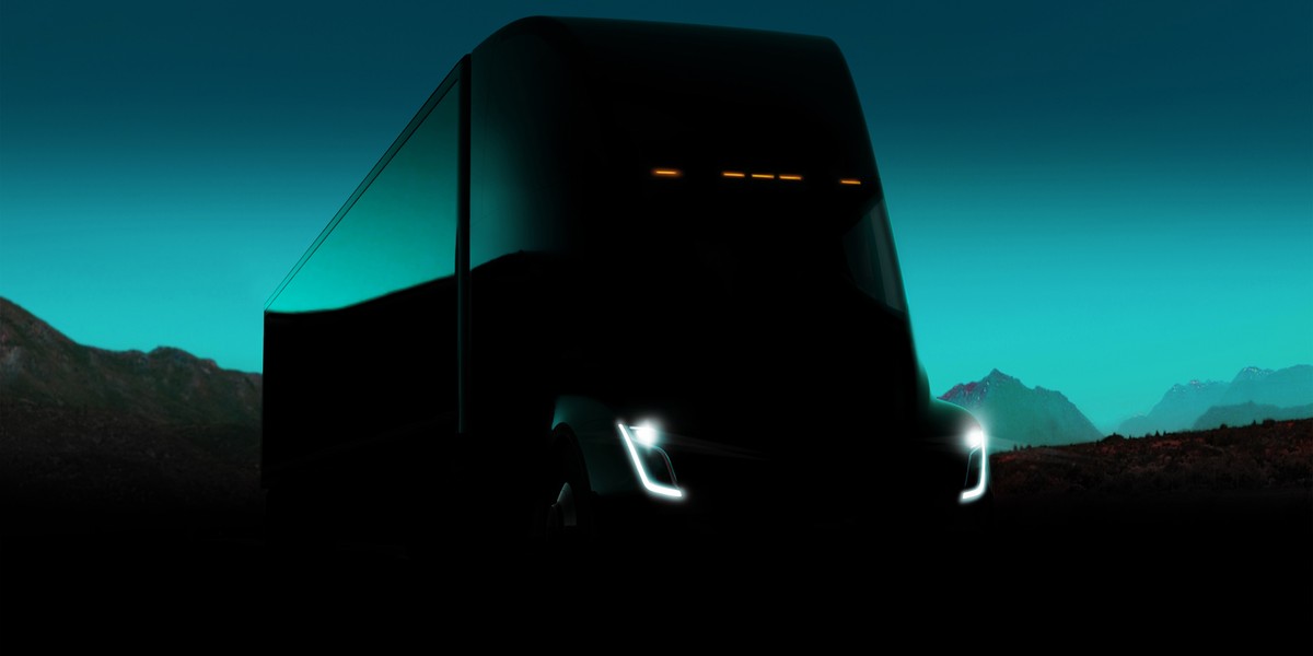 Tesla Semi zaprezentowana została w połowie listopada. Wiele firm złożyło już zamówienia