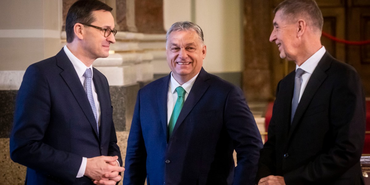 Viktor Orban znalazł sposób na to, by jednocześnie walczyć z inflacją przez podwyżki stóp procentowych i nie spowodować podwyżek rat kredytów.