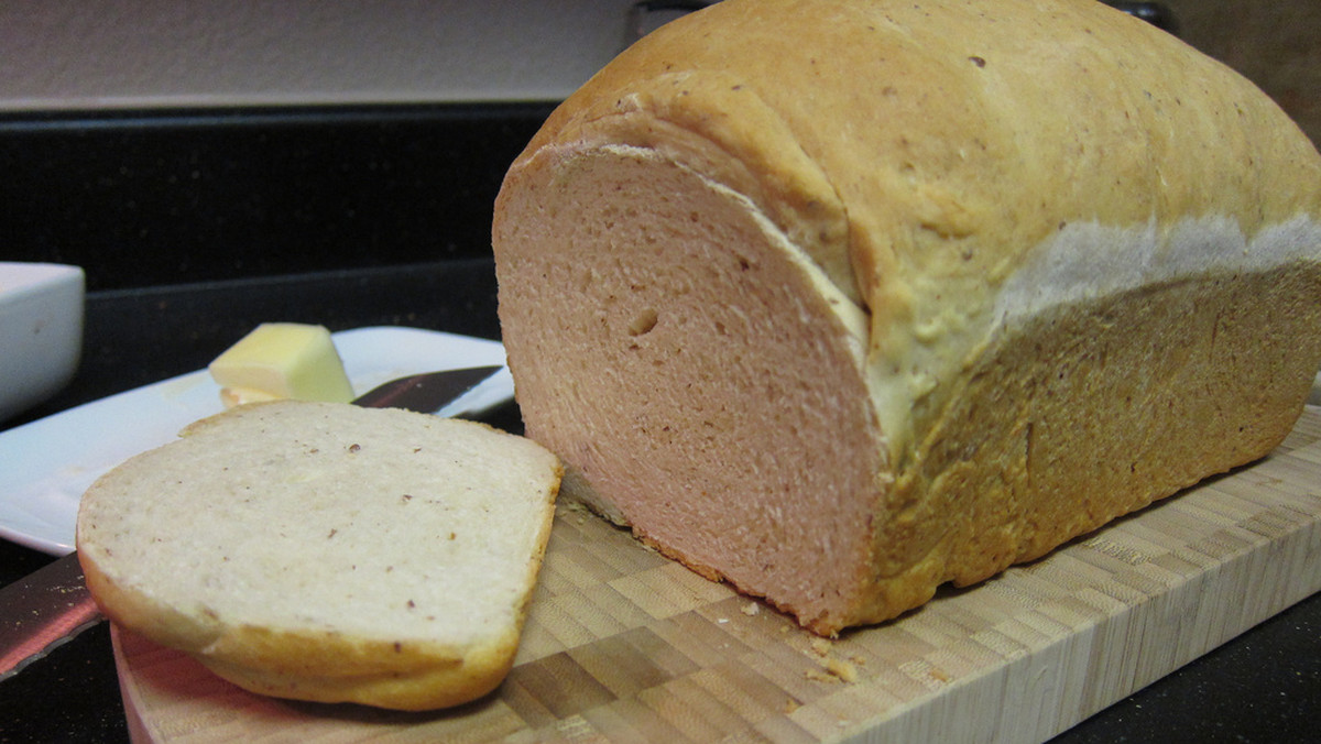 Smakiem i konsystencją fioletowy chleb nie różni się od tradycyjnego białego pieczywa, w przeciwieństwie do niego jednak, jest zdrowy. Dlaczego fioletowy chleb ma korzystny wpływ na zdrowie, jak działa i skąd jego nietypowy kolor?