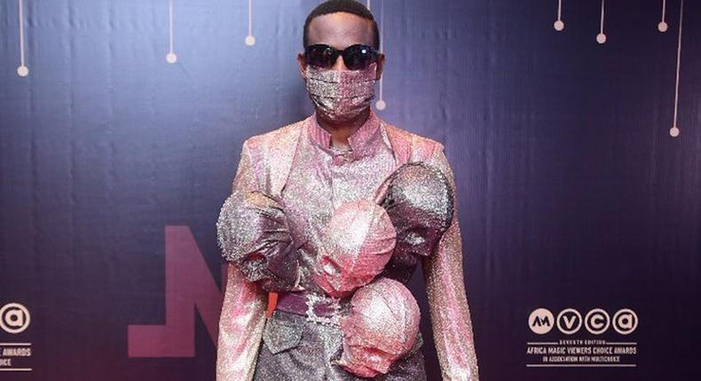 AMVCA7: Dear male Nigerian celebrities, 'fashion statement' is not by force. (Twitter/MisterSeun)