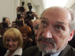 TVN skarży Macierewicza