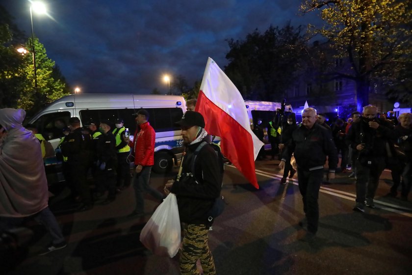 Nocna pacyfikacja "miasteczka" przedsiębiorców