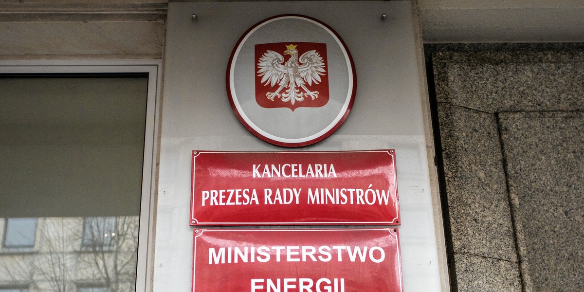 Zgodnie z obecnym brzmieniem ustawy o cenach prądu Fundusz Wypłaty Różnicy Ceny pokrywa sprzedawcy prądu różnicę między rynkową ceną zakupu a ceną dla odbiorcy końcowego, ustalaną zapisami ustawy.