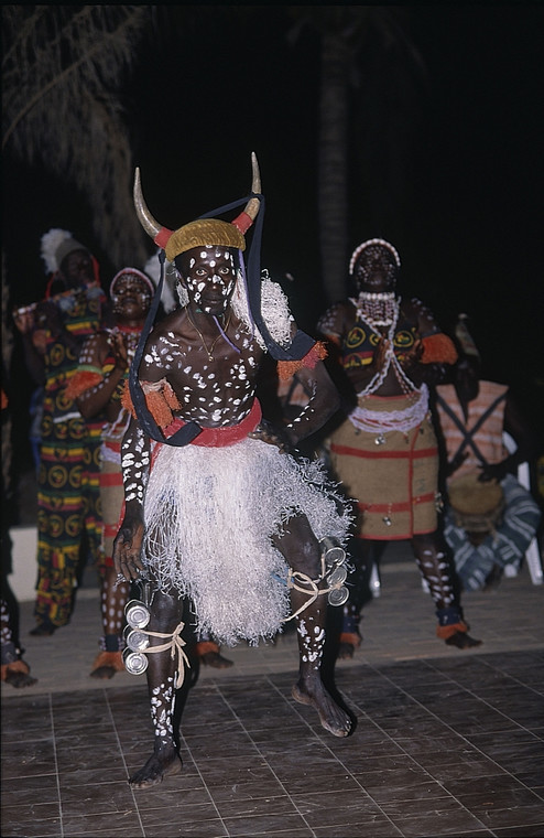 Tradycyjny taniec i strój gambijski