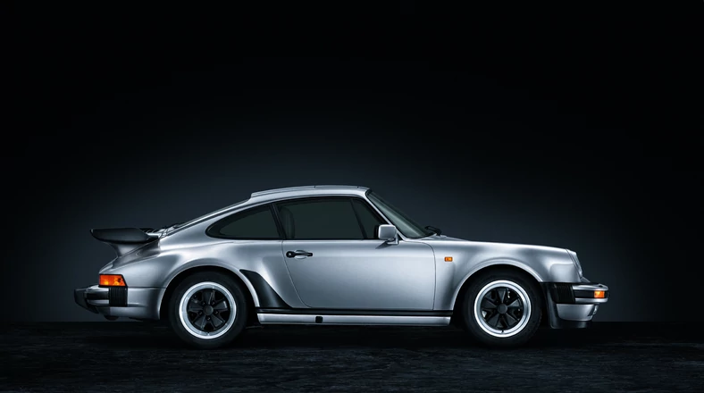 Ta odmiana 911 to pierwsze Porsche Turbo (na zdjęciu wersja 911 Turbo 3.3 z 1977 r.).