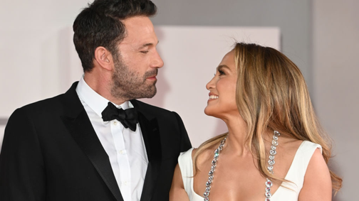 Jennifer Lopez álomszép ruhában tündökölt második esküvőjükön