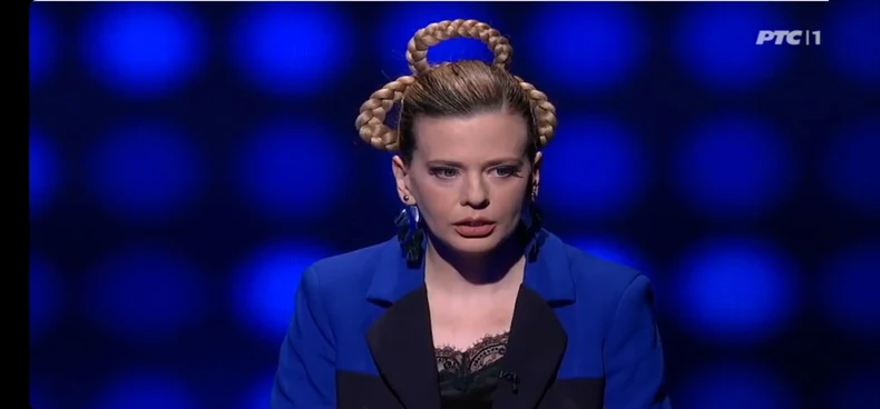 Milica Jokanović sa neobičnom frizurom